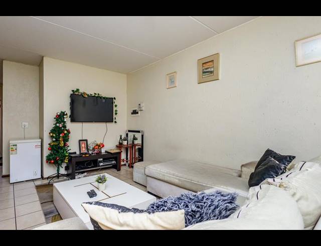 2 BEDROOM APARTMENT FOR SALE IN COMET